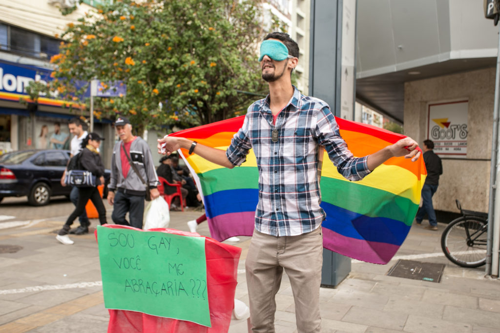 Data é comemorada no dia 17 de maio e visa a promoção dos direitos LGBT