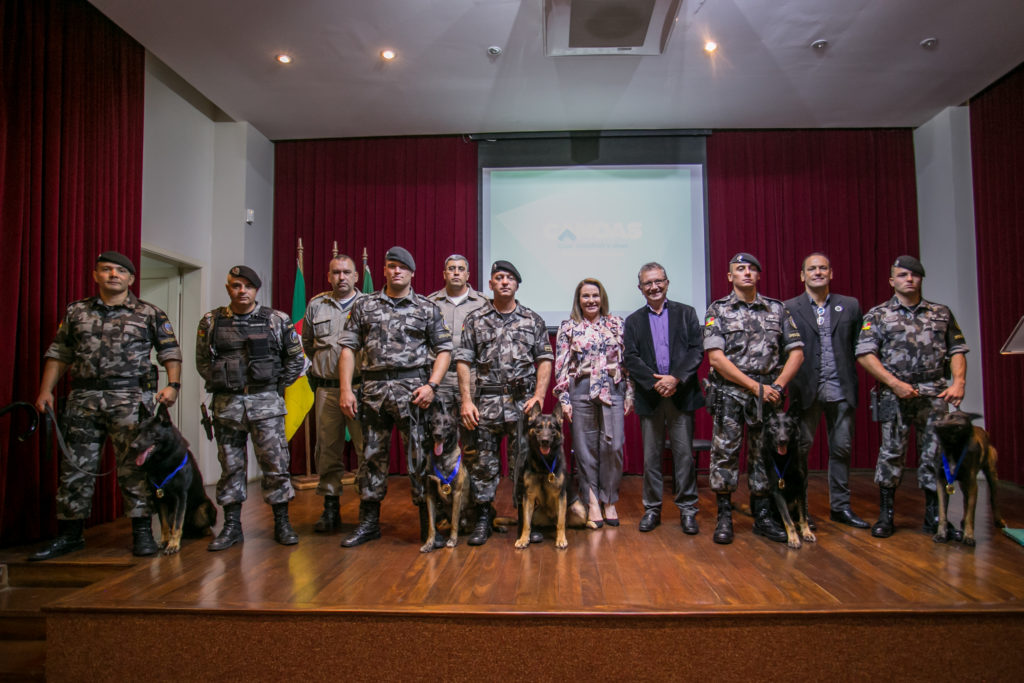 A homenagem é alusiva aos 25 anos do Canil do 15º Batalhão da Polícia Militar