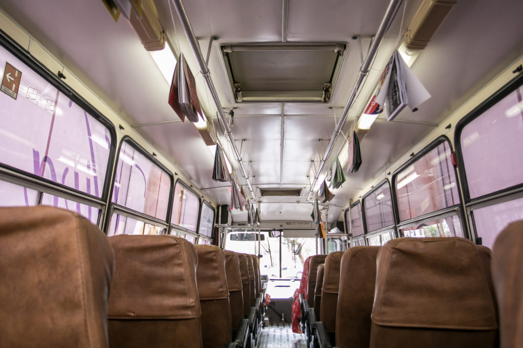 EMEF Leonel Brizola recebe ônibus para divulgação da 34ª Feira do Livro –  Prefeitura Municipal de Canoas