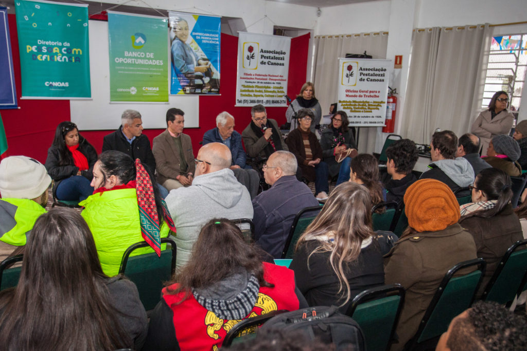 Evento contou ainda com a participação de 22 empresas para cadastro de currículos