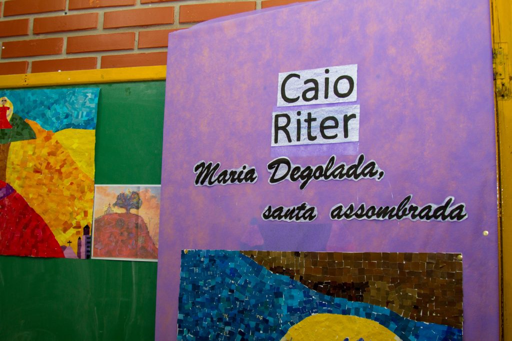 Com megaprodução dos alunos, escola do Guajuviras recebe a visita do escritor Caio Riter