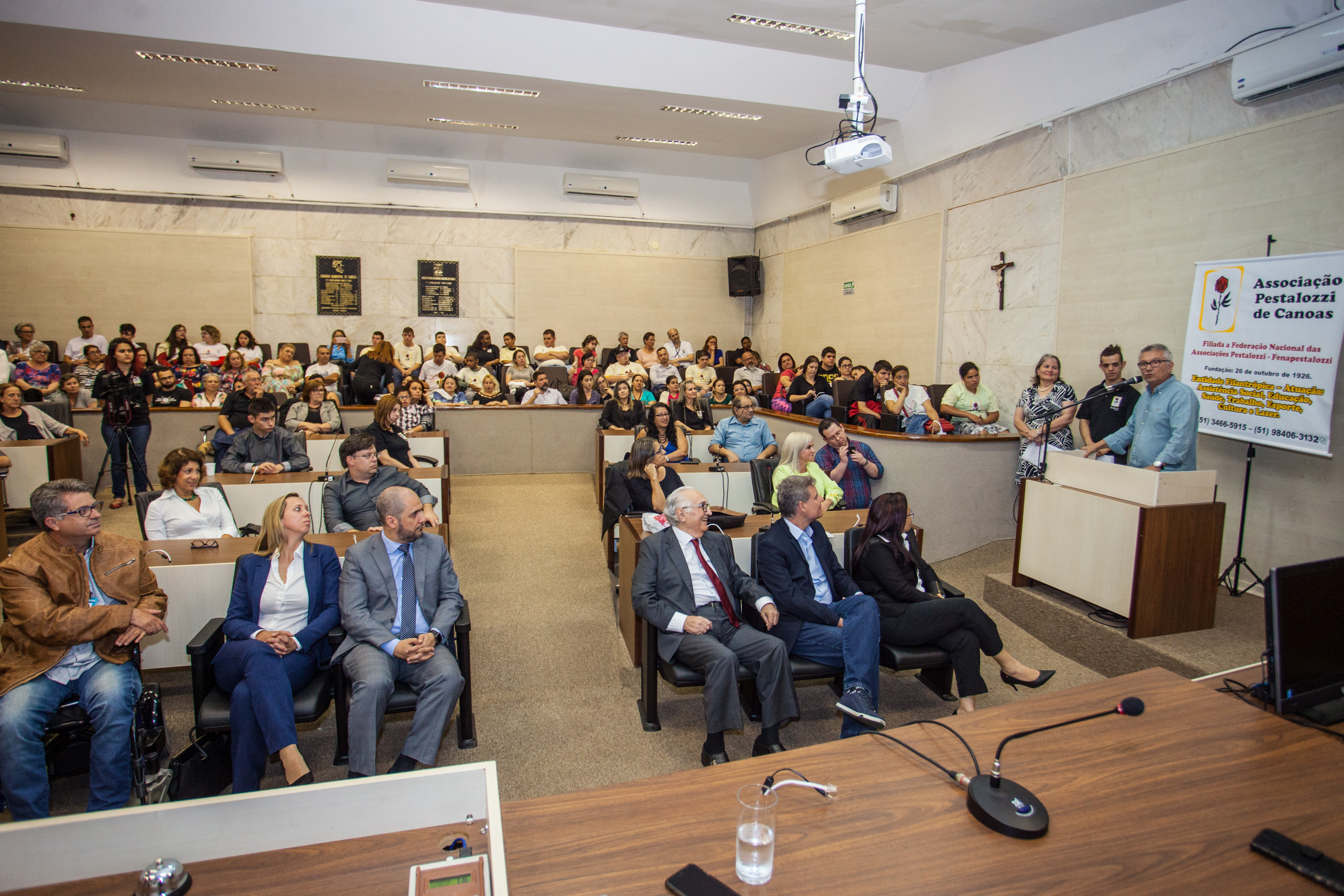 Solenidade de entrega do 1º Prêmio Destaque Pestalozzi ocorreu nesta terça-feira (23), no plenário da Câmara dos Vereadores de Canoas