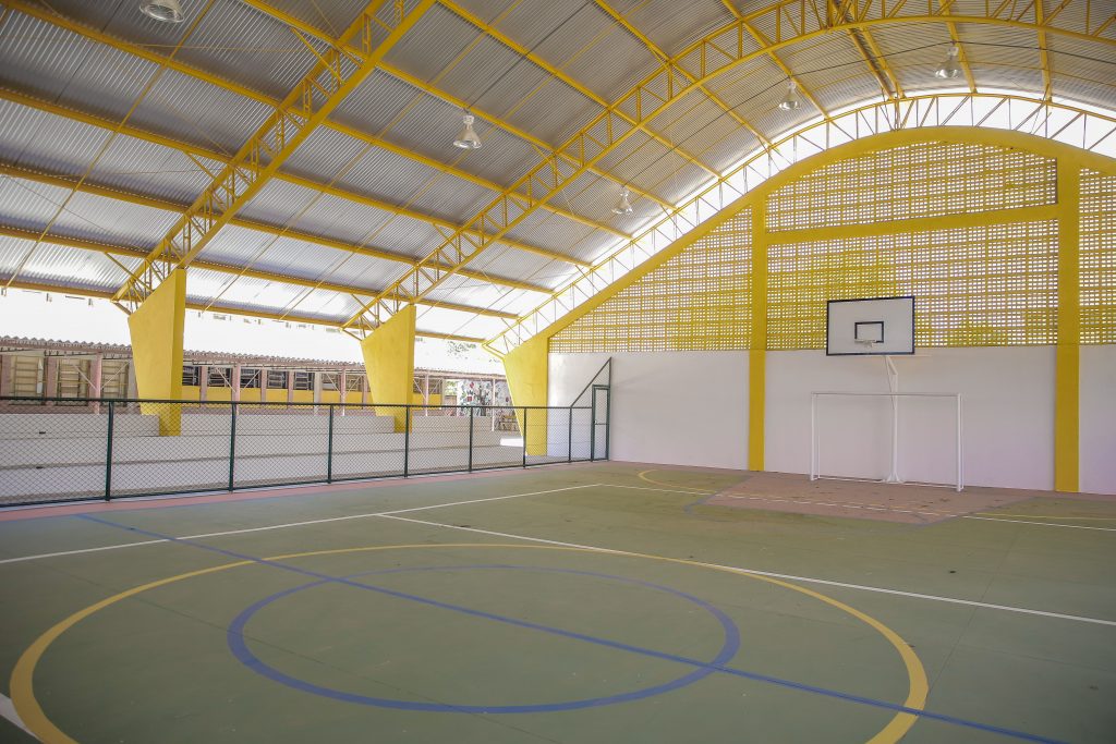 Ginásio da escola quadra de basquete do ginásio e arena de futebol