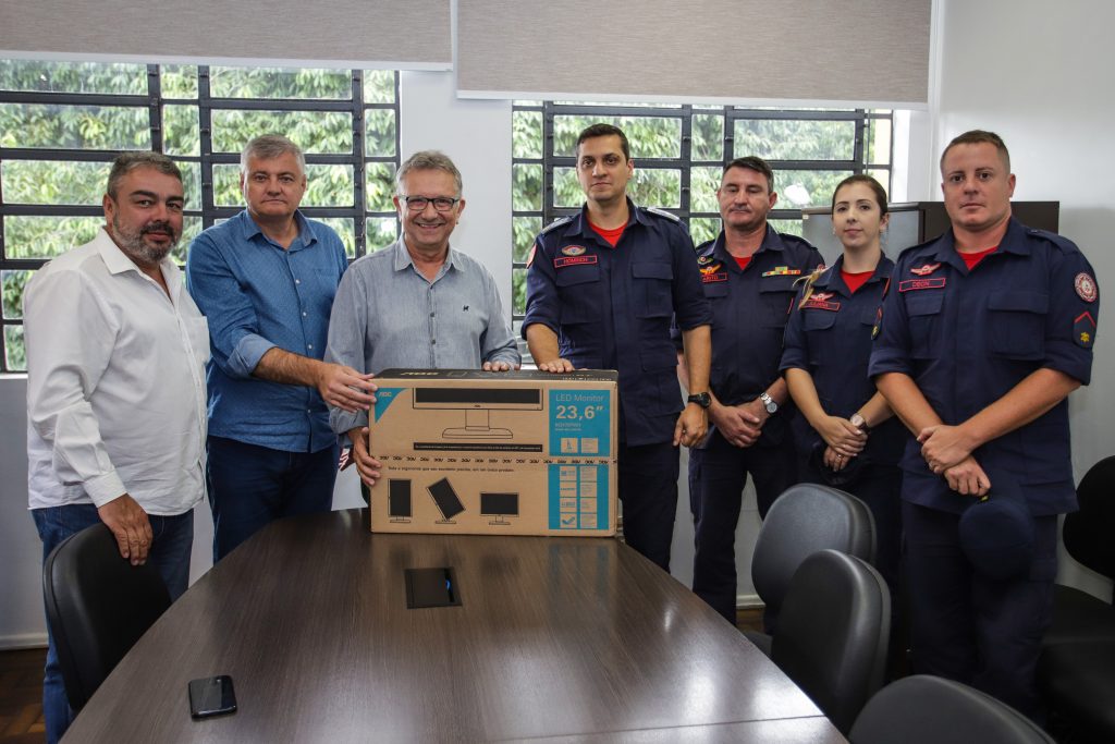 Corpo de Bombeiros de Canoas recebe 40 novos computadores