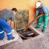 Mutirão revela garrafas pet e materiais inadequados em encanamentos