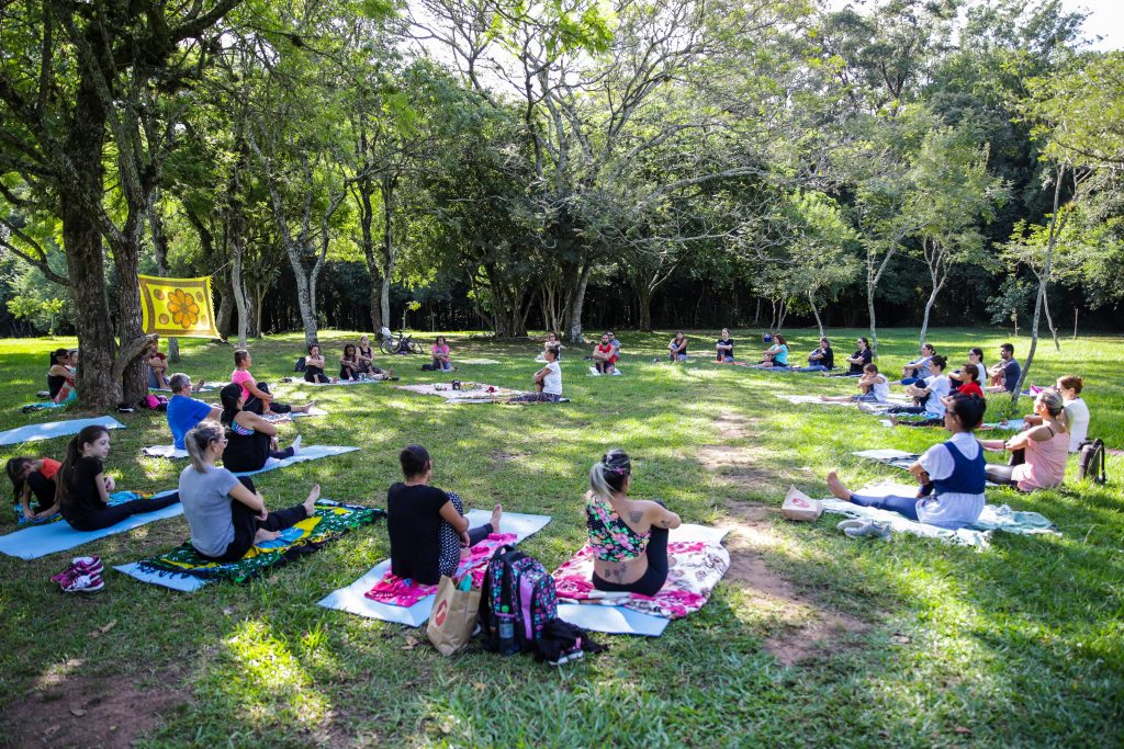 findi zen com yoga nos parques de Canoas