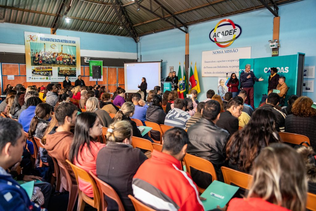 Evento realizado na Acadef conectou candidatos e empresas com vagas disponíveis