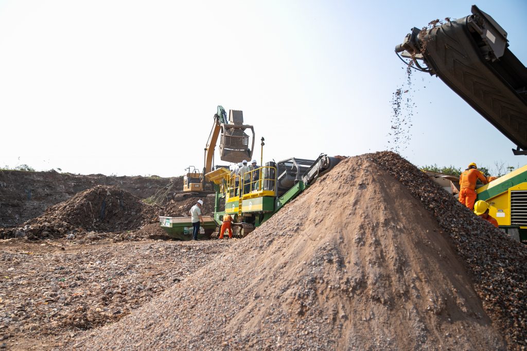A usina de reciclagem de resíduos da construção civil de Canoas recebeu mais uma parte do maquinário, que produz 150 toneladas por hora
