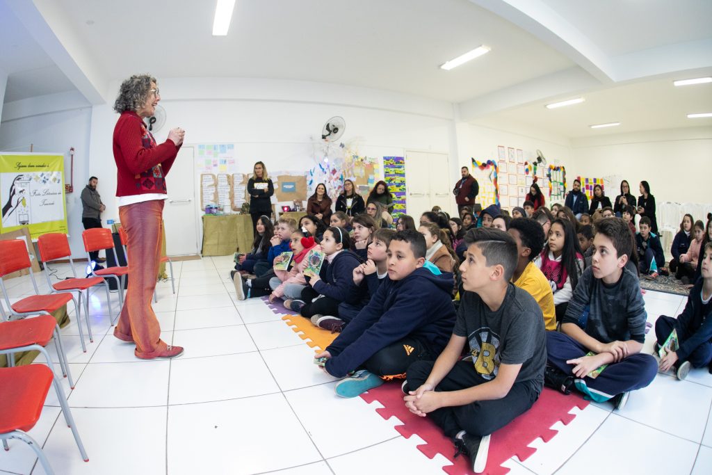 Escola de Canoas promove evento de incentivo à leitura inspirado na maior Festa Literária do país
