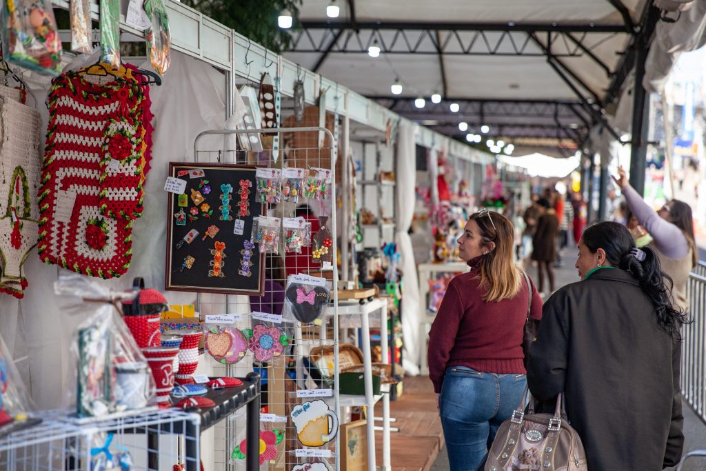 Tradicional Feira do Dia dos Pais reúne artesãos no Centro da cidade