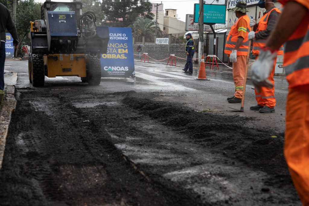 Avenida Santos Ferreira é a primeira via a ter asfalto recuperado em plano de revitalização para 90 quilômetros