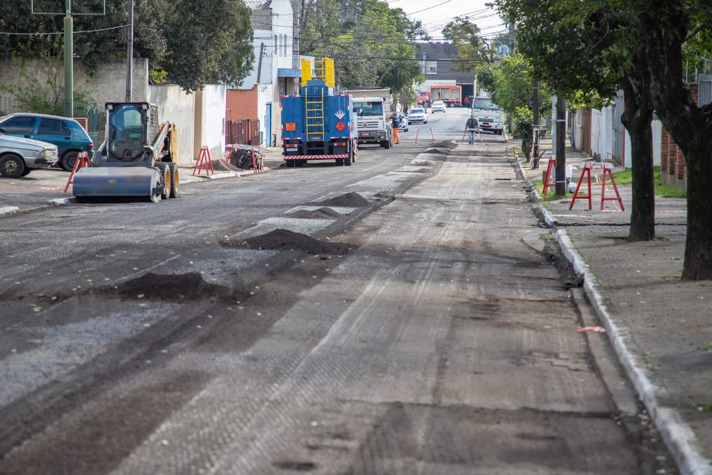 Asfalto renovado trará mais segurança aos condutores e pedestres das ruas Mato Grosso e Ceará