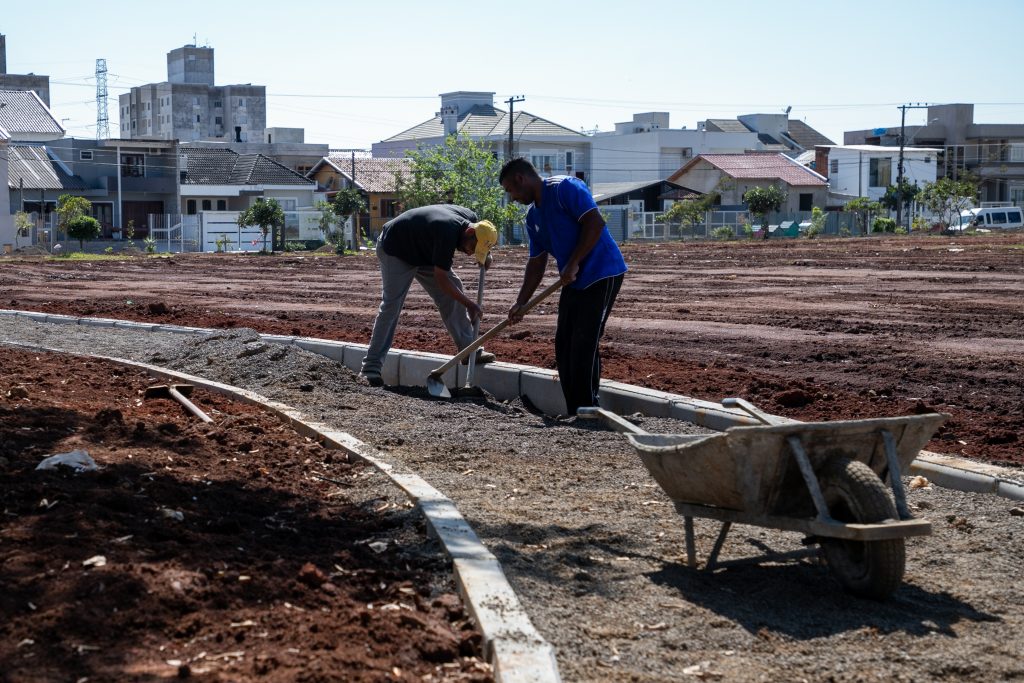 Áreas inutilizadas em Canoas são transformadas em praças pela Prefeitura