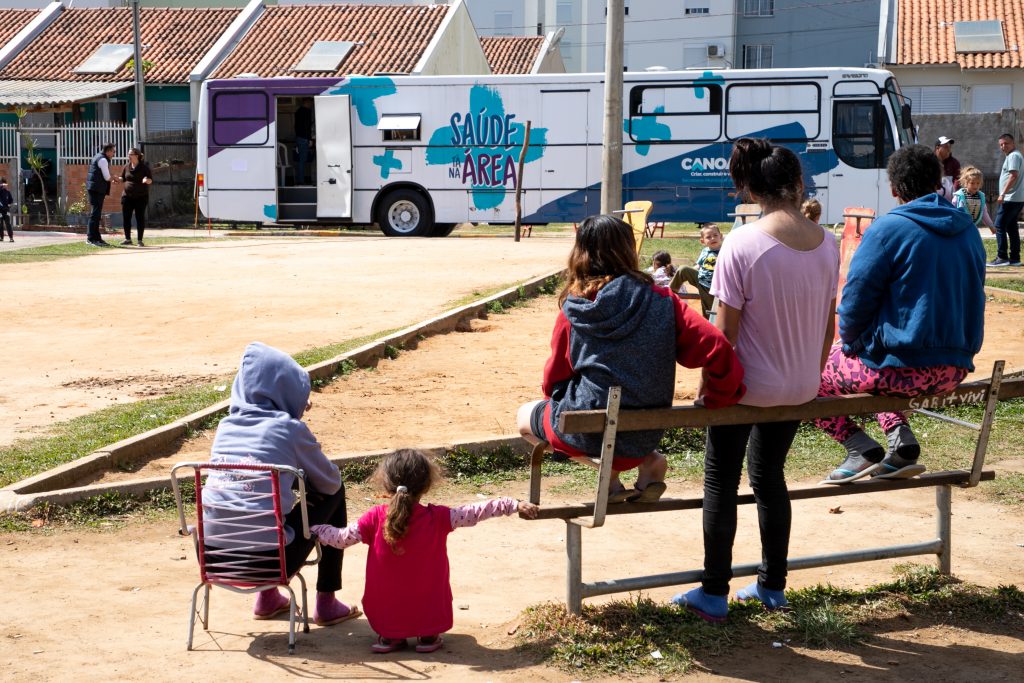 Prefeitura leva ações preventivas de Saúde e CRAS Móvel ao Guajuviras