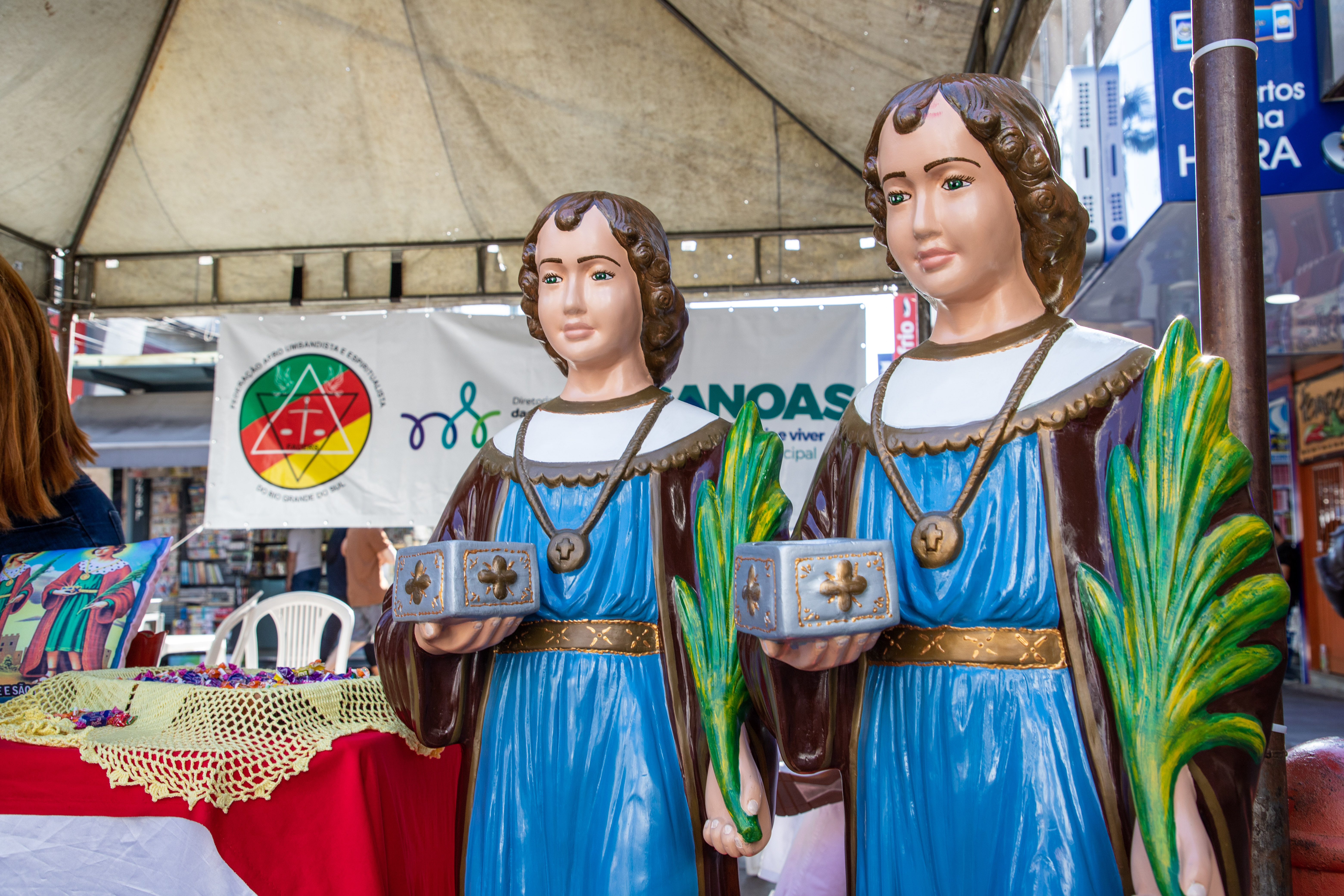 A imagem de Xangô, exposta no Calçadão de Canoas, mobilizou grande público nessa quinta-feira (26). Promovida pela Prefeitura de Canoas, por meio da Diretoria das Políticas das Diversidades e Comunidades Tradicionais da Secretaria Municipal de Direitos Humanos e Participação Social (SMDHPS), a atividade presta uma homenagem ao orixá da justiça, um dos mais populares do Brasil. 