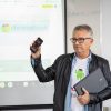 A capacitação, com etapa presencial iniciada nesta semana para 150 educadores, já é feita diretamente nos chromebooks, recebidos na terça-feira (3) no município