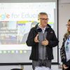 A capacitação, com etapa presencial iniciada nesta semana para 150 educadores, já é feita diretamente nos chromebooks, recebidos na terça-feira (3) no município