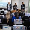 A capacitação, com etapa presencial iniciada nesta semana para 150 educadores, já é feita diretamente nos chromebooks, recebidos na terça-feira (3) no município