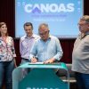 O prefeito Luiz Carlos Busato assinou, na tarde de quinta-feira (24), no auditório Sady Schivitz, o decreto que determina a criação do Núcleo de Apoio à Gestão dos Fundos Municipais. O grupo será formado por três funcionários públicos concursados e vai auxiliar instituições sem fins lucrativos na elaboração e apresentação de projetos que possam obter recursos através do Fundo da Criança e do Adolescente e do Fundo do Idoso. Ambos os fundos recebem recursos da arrecadação do imposto de renda, tanto de pessoas físicas quanto te pessoas jurídicas.