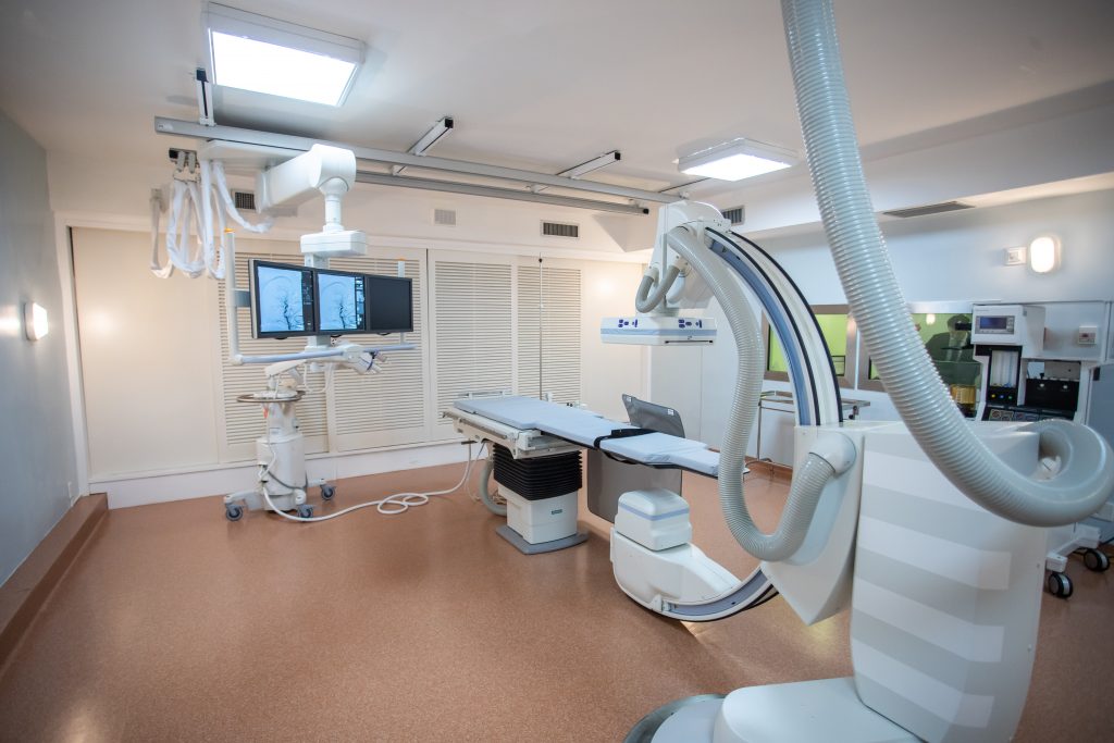 Aparelho que agiliza diagnóstico de AVC e infarto começa a operar no Hospital Universitário