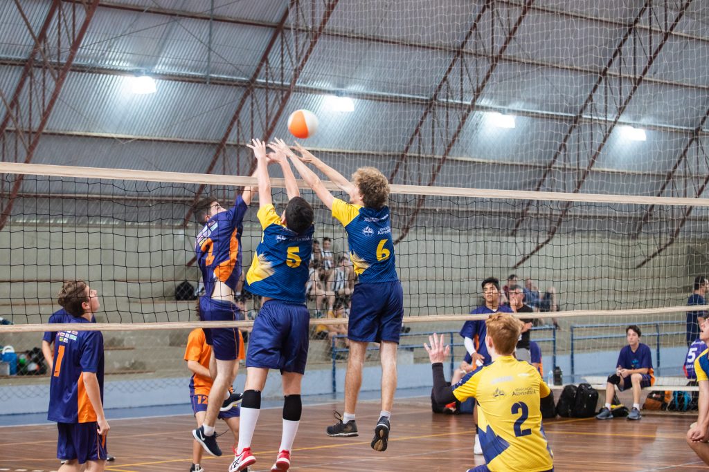 Equipes do Talentos do Esporte participam de competição em Canoas