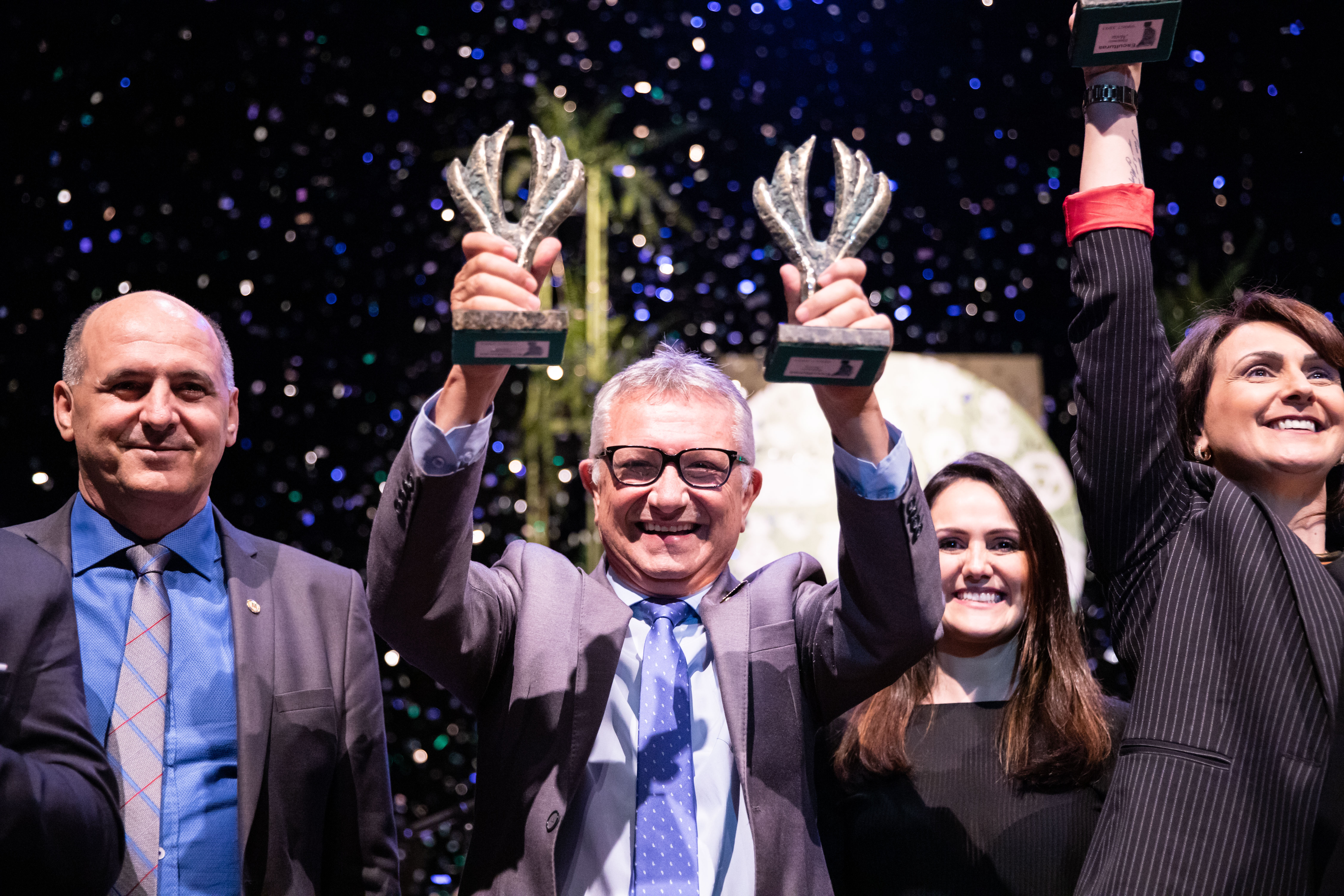 Prefeito de Canoas Luiz Carlos Busato recebe Prêmio Gestor Público 2019 pelos projetos Bikeco e Gerações