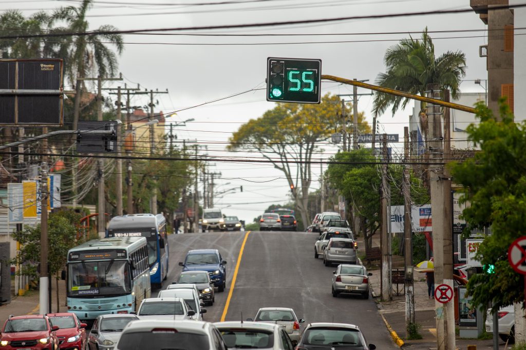 Novos semáforos com contagem regressiva começam a ser instalados