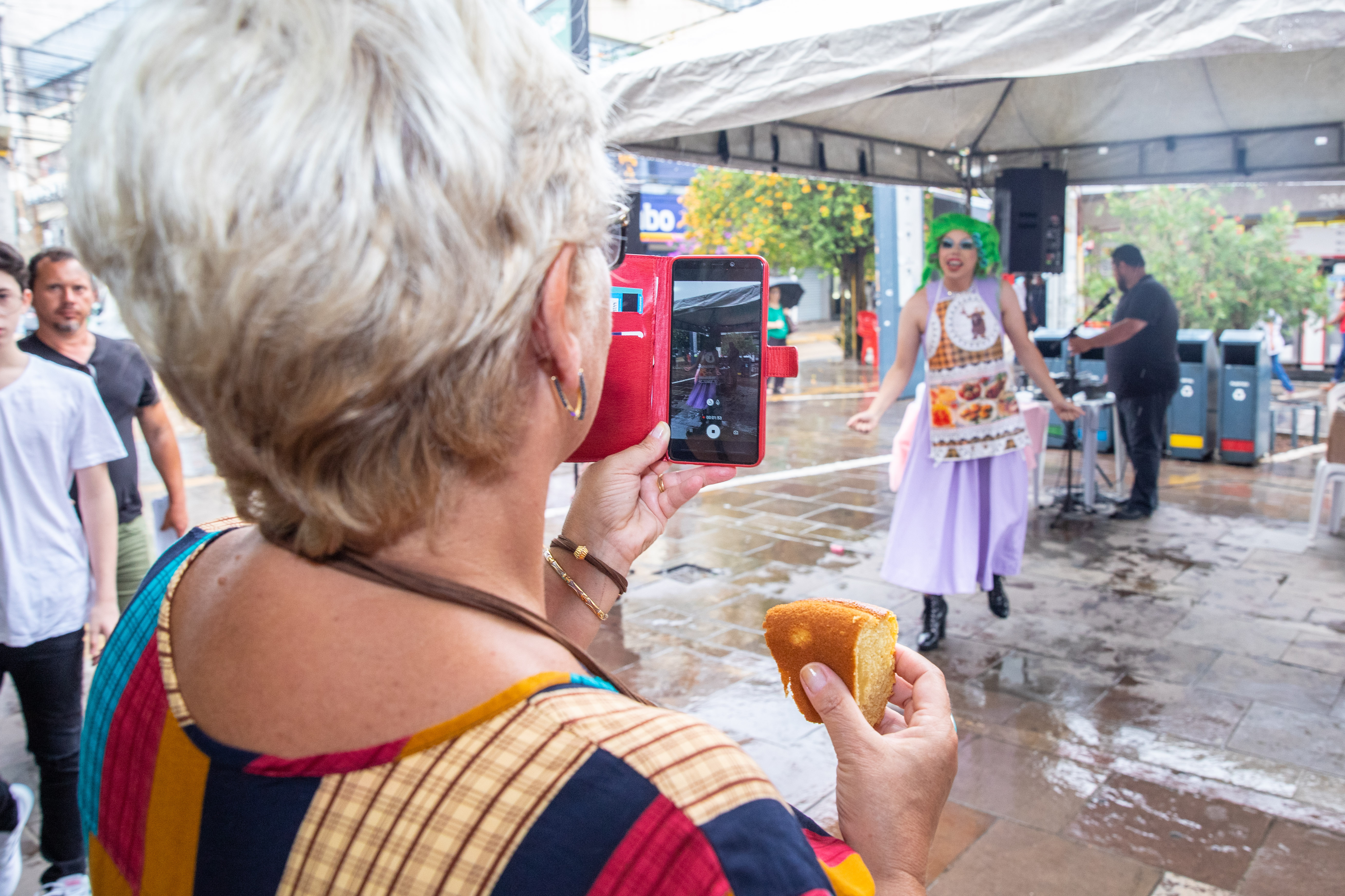 O Dia da Visibilidade Trans foi celebrado na manhã desta quarta-feira (29), com uma performance e divulgação de informações no Calçadão de Canoas. O evento foi realizado pela Diretoria da Diversidade e Comunidades Tradicionais, da Secretaria de Direitos Humanos e Participação Social de Canoas.