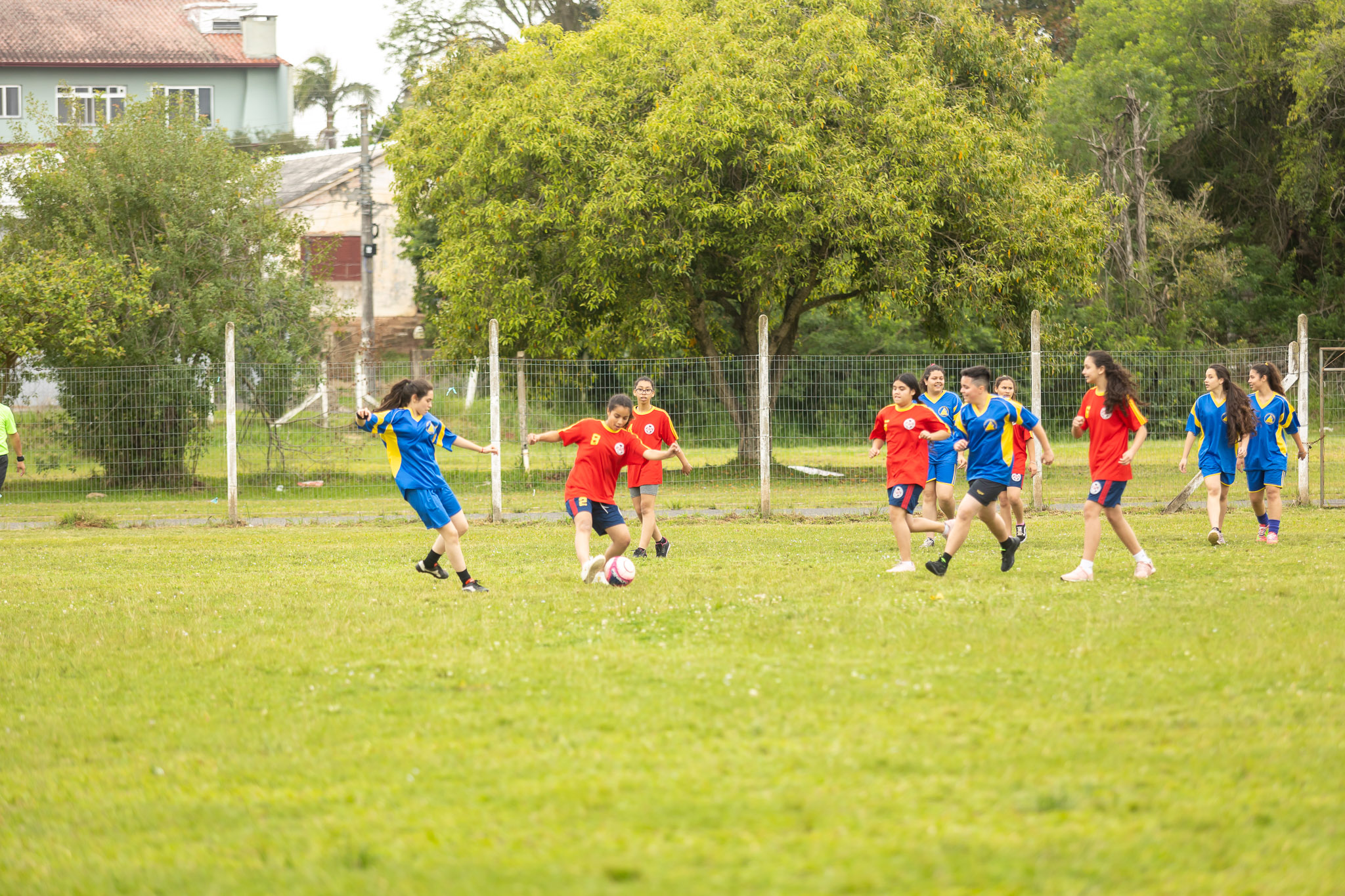 Jogos de futebol infantil feminino Ceca 2022 animam a manhã desta