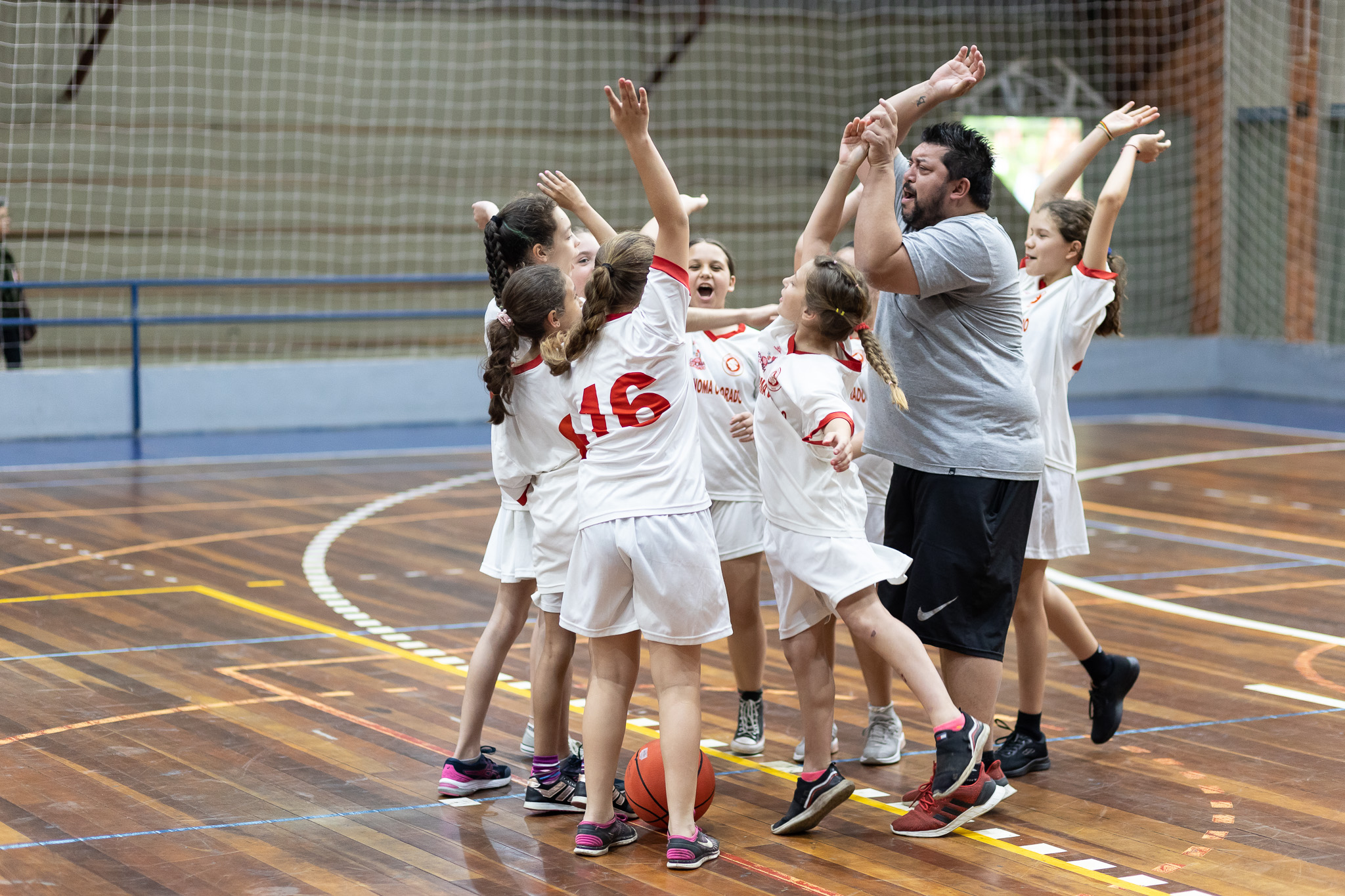 Os jogos de basquete pré-mirim feminino do Ceca contaram com