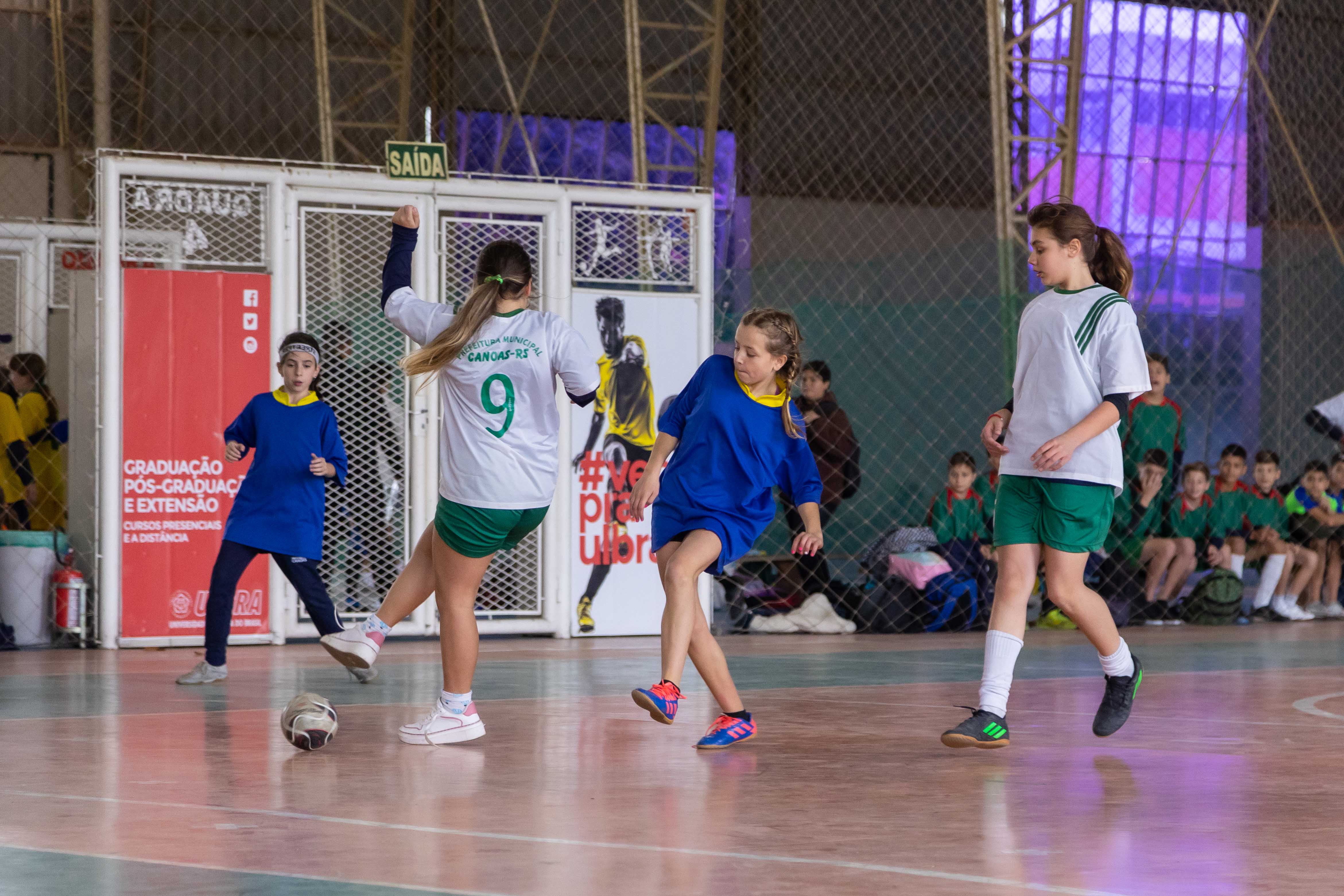 Jogos de futebol infantil feminino Ceca 2022 animam a manhã desta