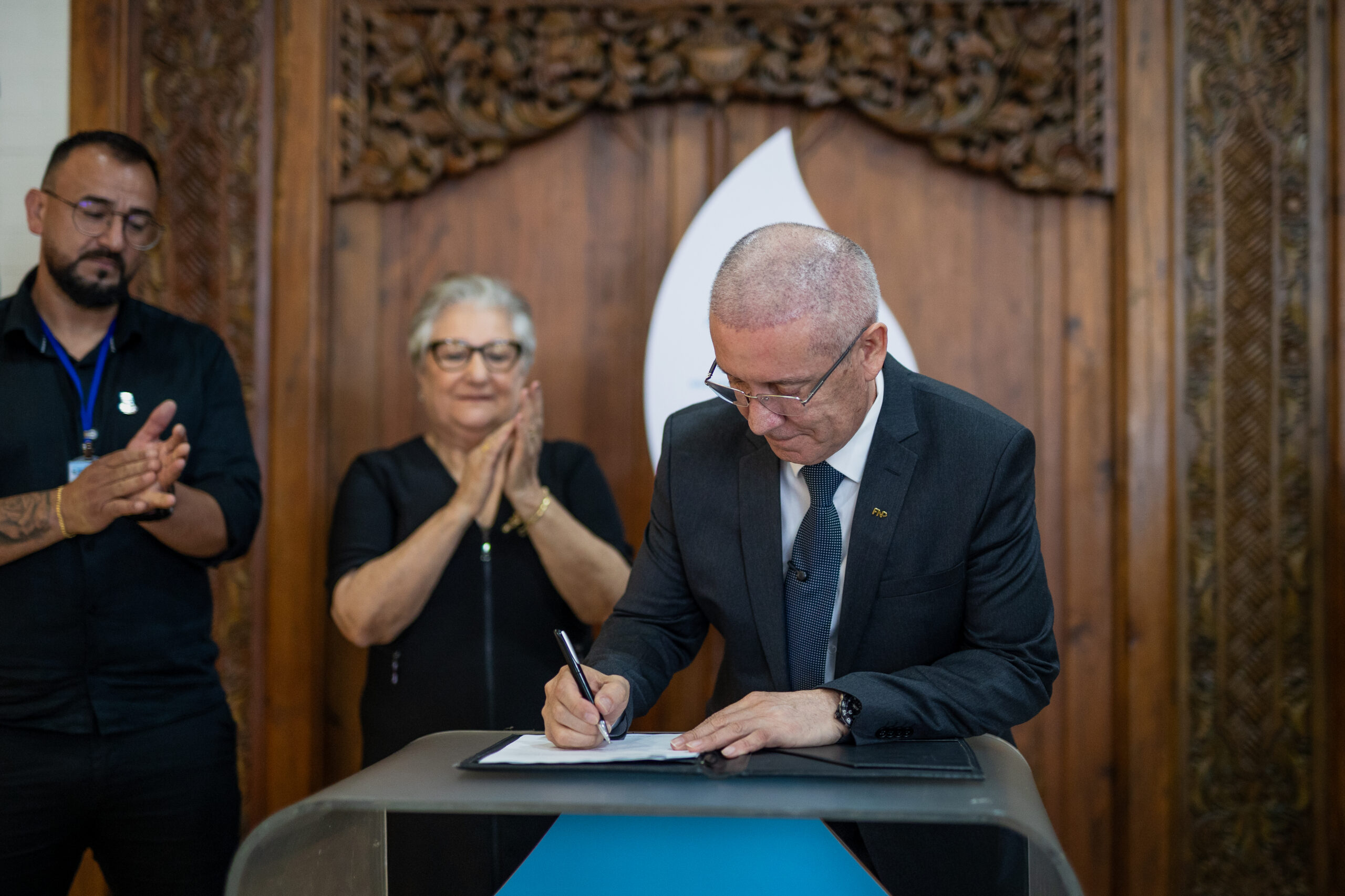 Canoas assina compromisso público com a educação e estabelece metas para a rede municipal