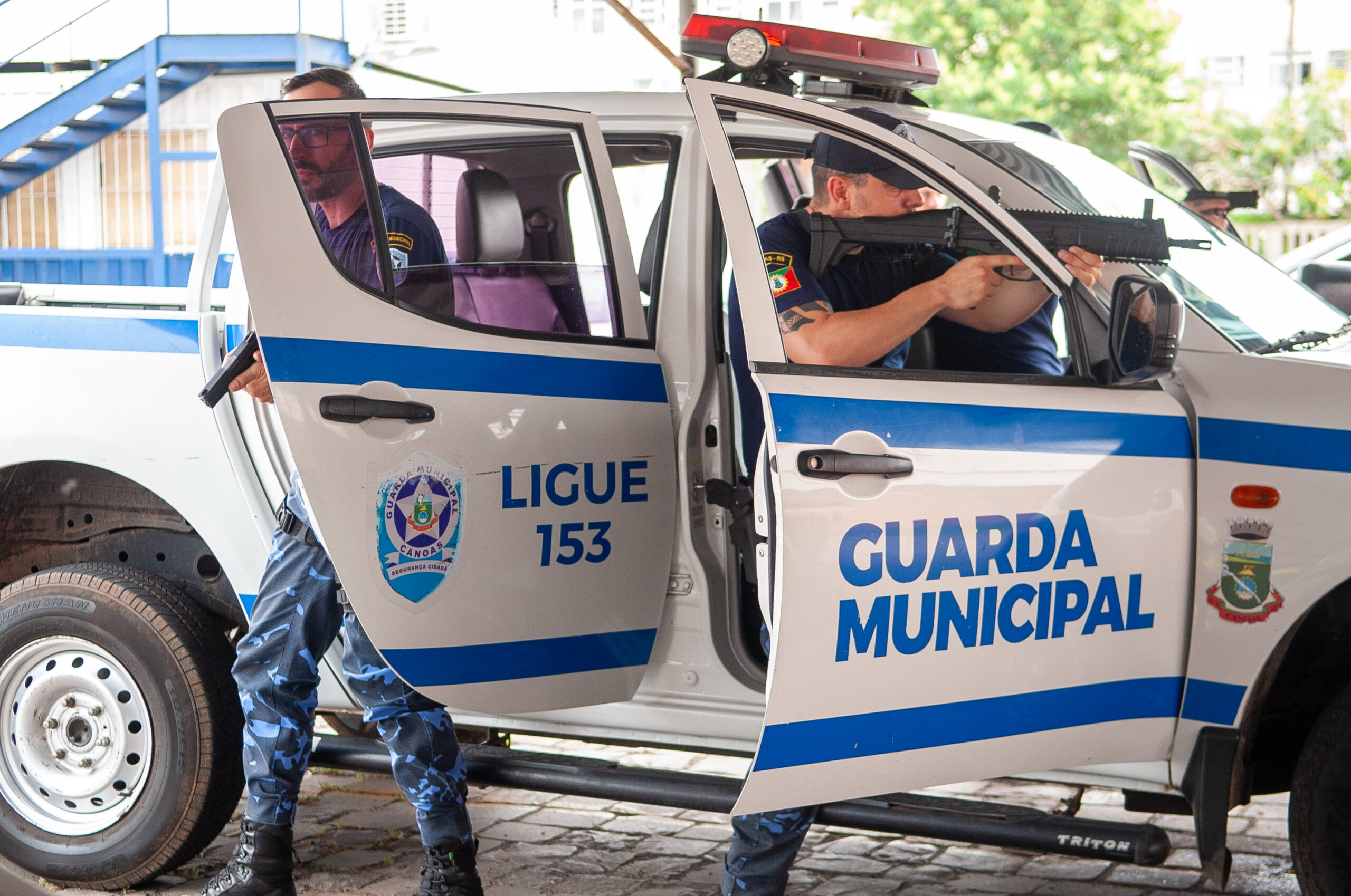 Guarda de Canoas realiza treinamento de uso da viatura em situações de risco e de tiro para aprimorar atuação operacional
