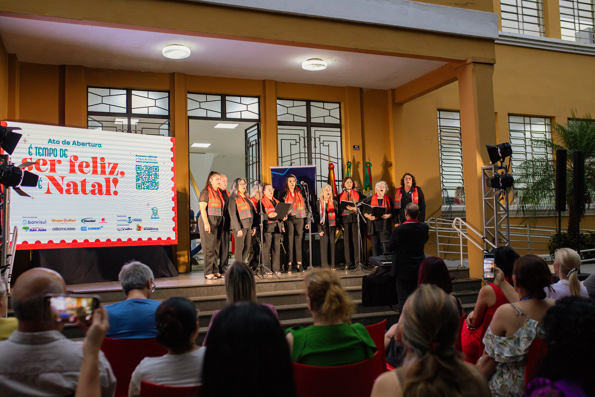 Canoas abre as atividades de Natal na Praça da Emancipação