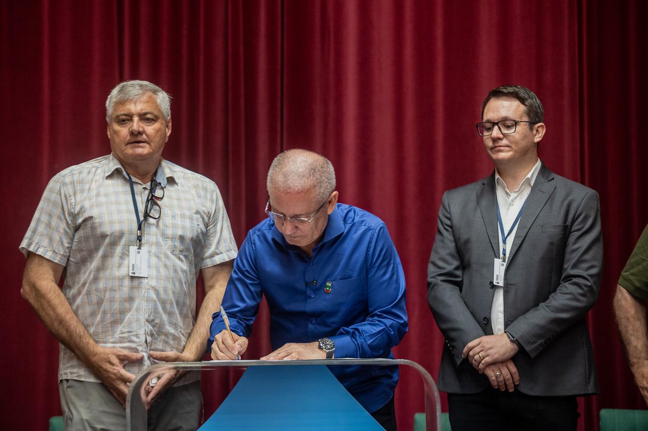 Assinado termo de adesão para aquisição de 15 viaturas semiblindadas para forças de segurança de Canoas