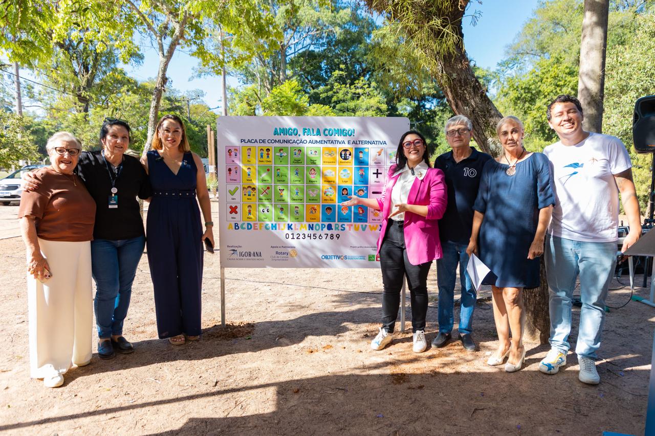 Parque Getúlio Vargas ganha placa de comunicação aumentativa alternativa