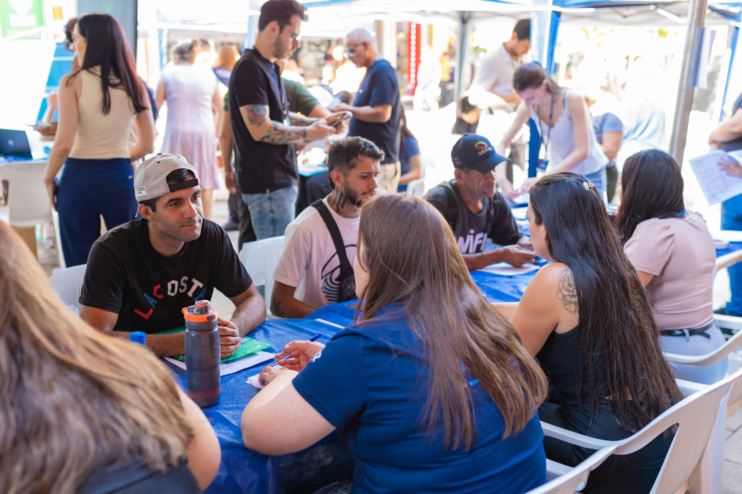 Caravana de Empregos oferta mais de 700 vagas em edição ampliada no Calçadão de Canoas