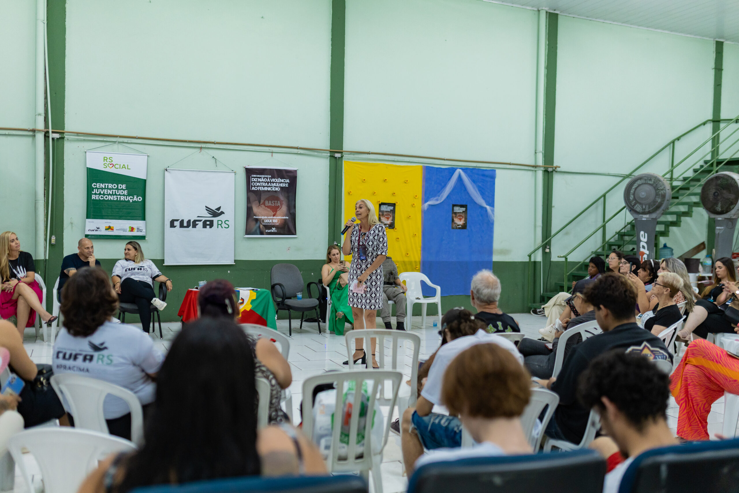 Seminário reforça a luta contra o feminicídio no Restaurante Popular em Canoas