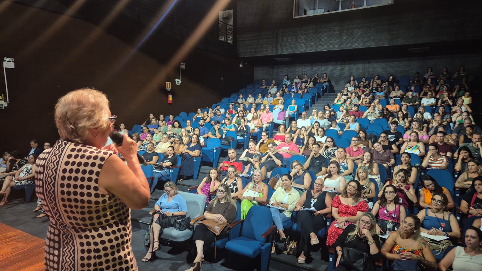 Candidatos a diretor e vice nas escolas municipais de Canoas participam de curso preparatório para a gestão escolar