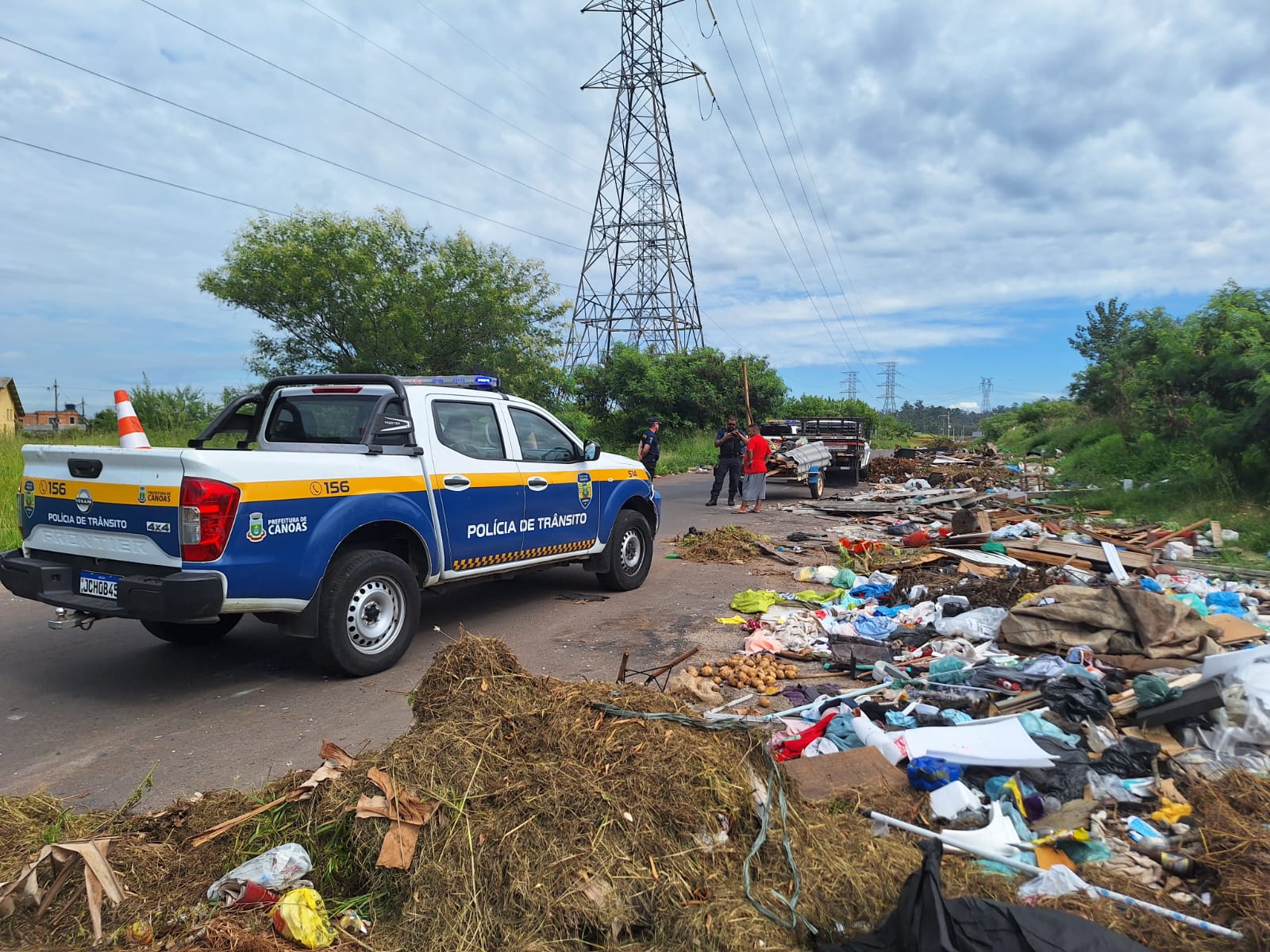 Foragido condenado a mais de 37 anos de prisão é detido por descarte irregular de lixo em Canoas