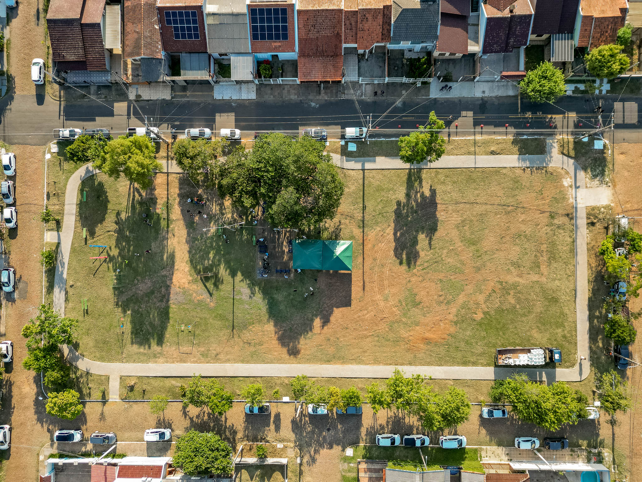 Prefeitura entrega pista de caminhada na Praça Mississipi, no Mato Grande