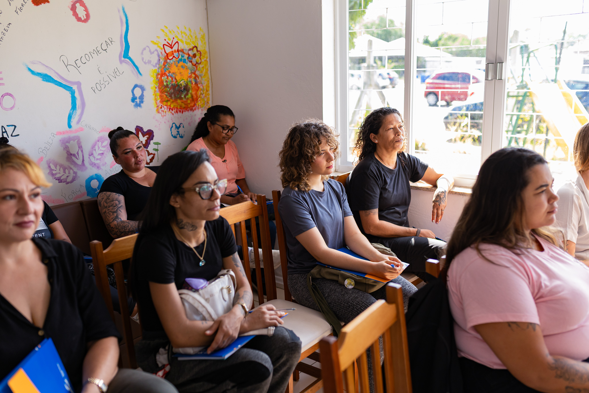 Mulheres iniciam curso gratuito de reparos domésticos na Casa Lilás em Canoas