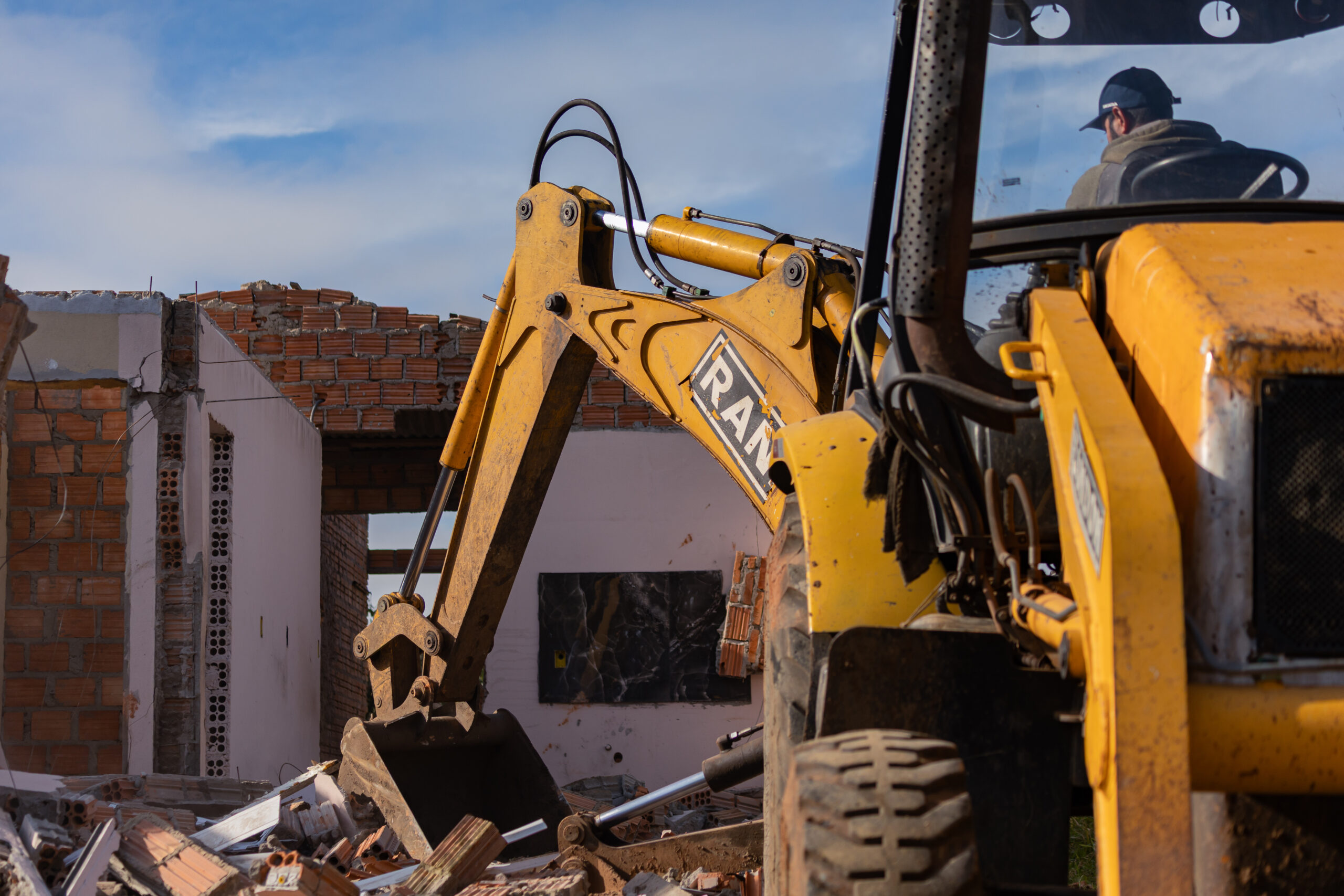 Prefeitura inicia remoção de casas em área do dique Araçá para avanço das obras