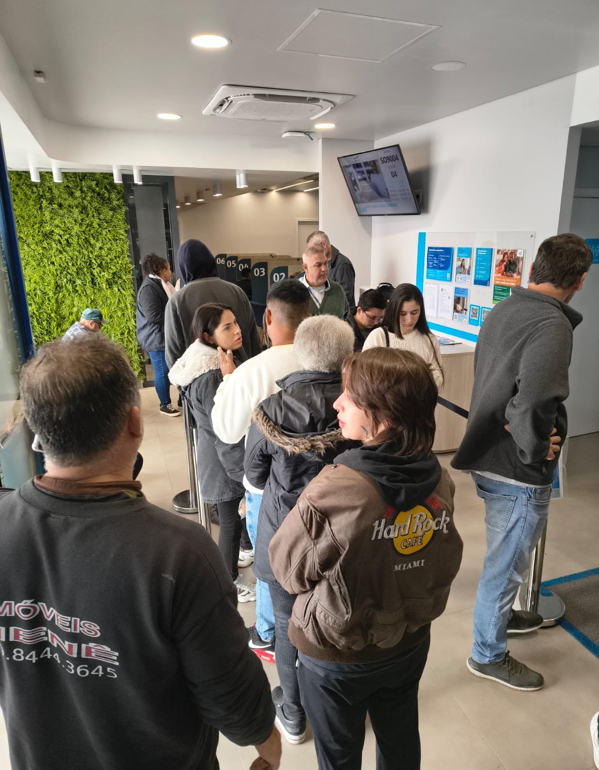 Procon Canoas fiscaliza agência da RGE para verificar qualidade do atendimento aos consumidores