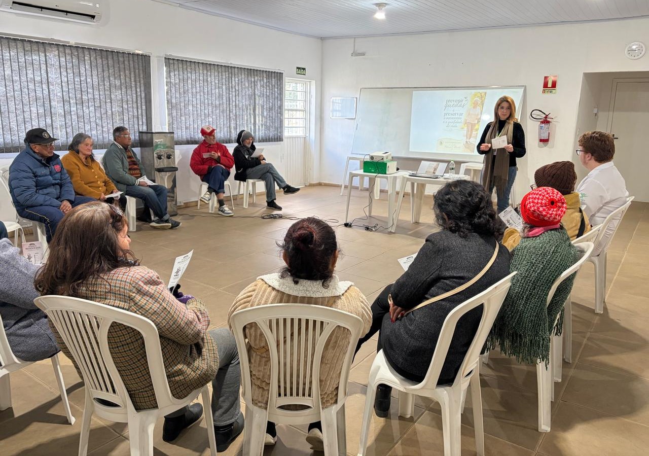 Canoas promove capacitação sobre prevenção de quedas para pessoas idosas