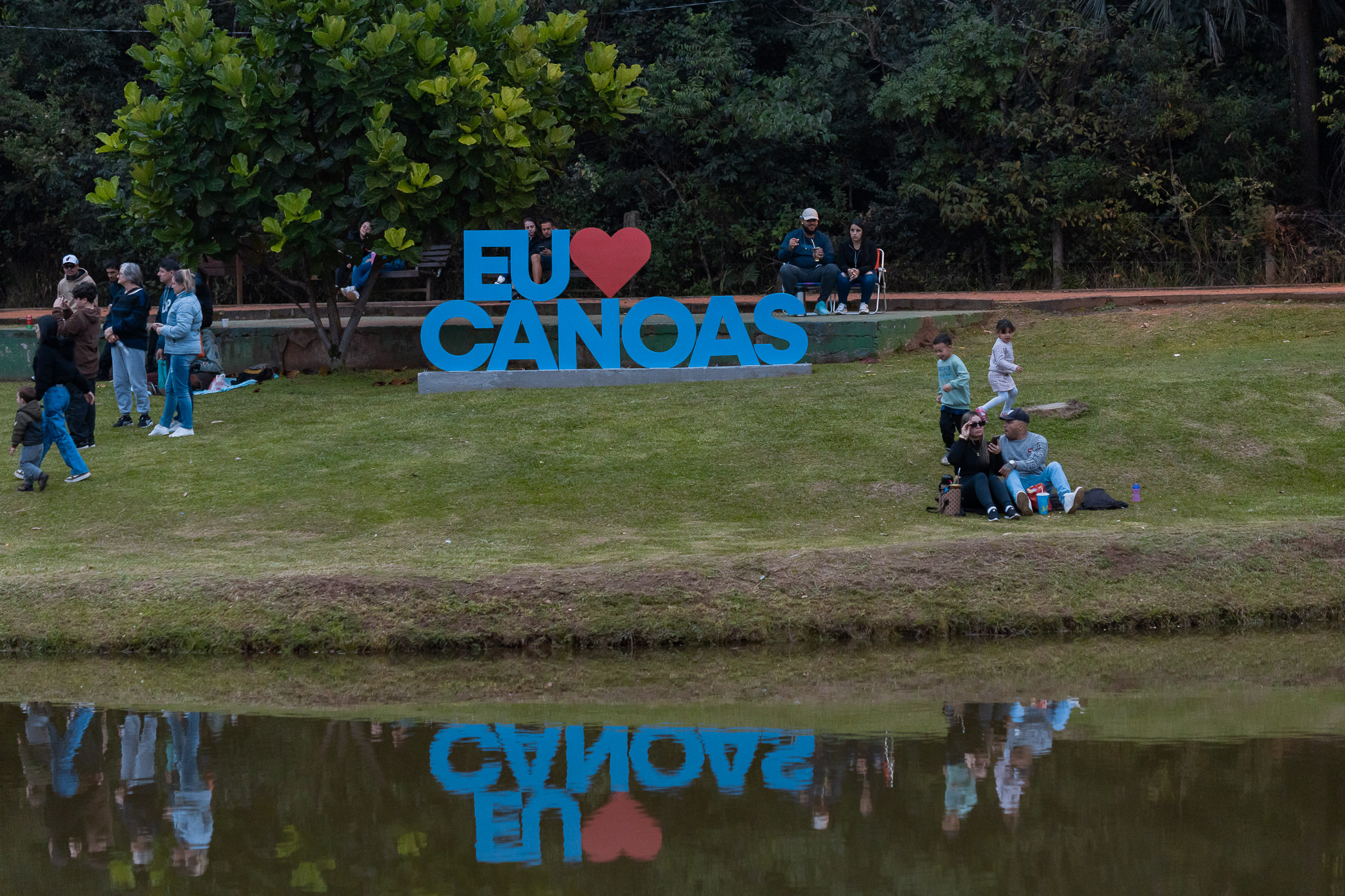 Viva Canoas reúne canoenses e inaugura monumento “Eu Amo Canoas”