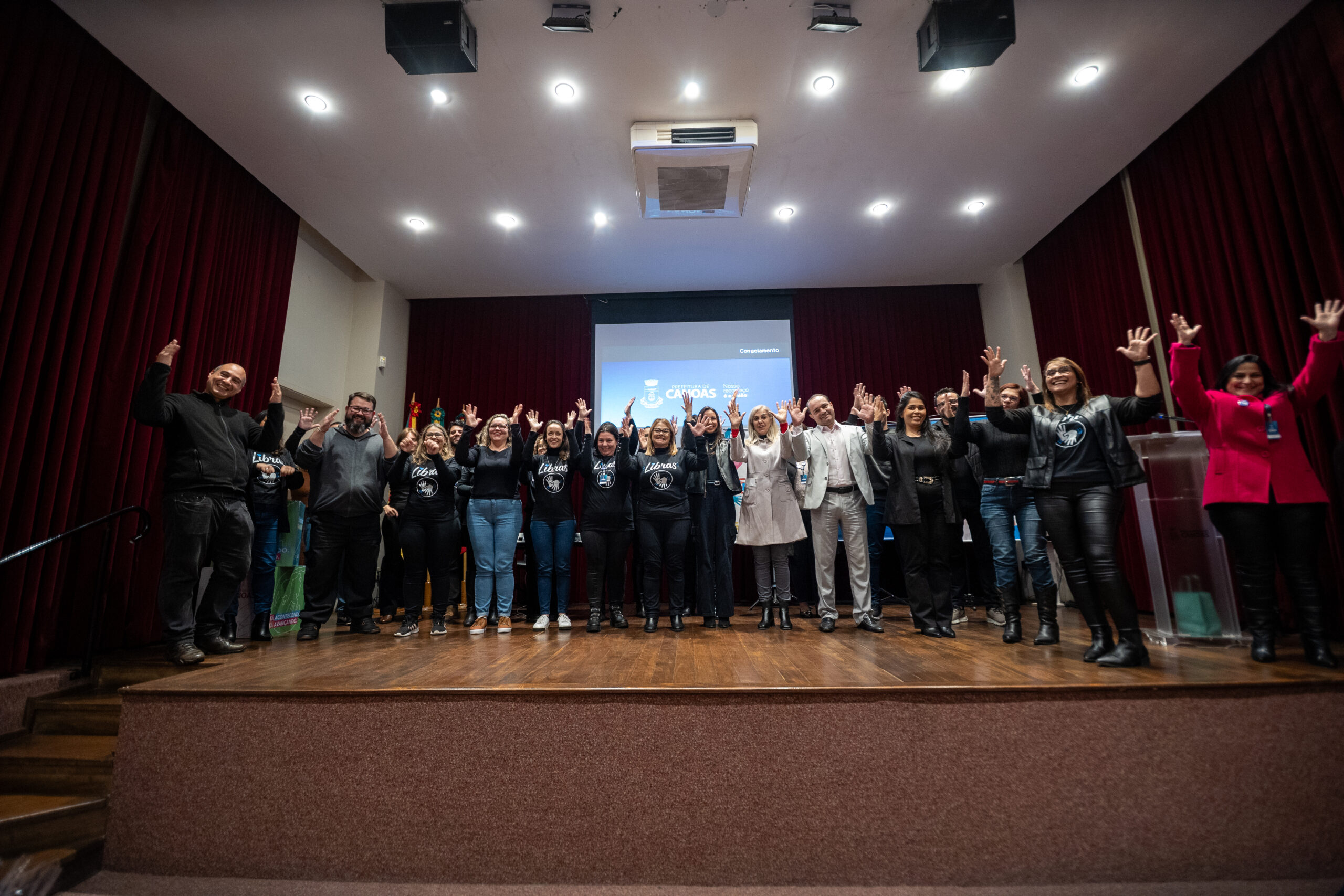 Primeiro curso de Libras para servidores municipais forma 26 participantes