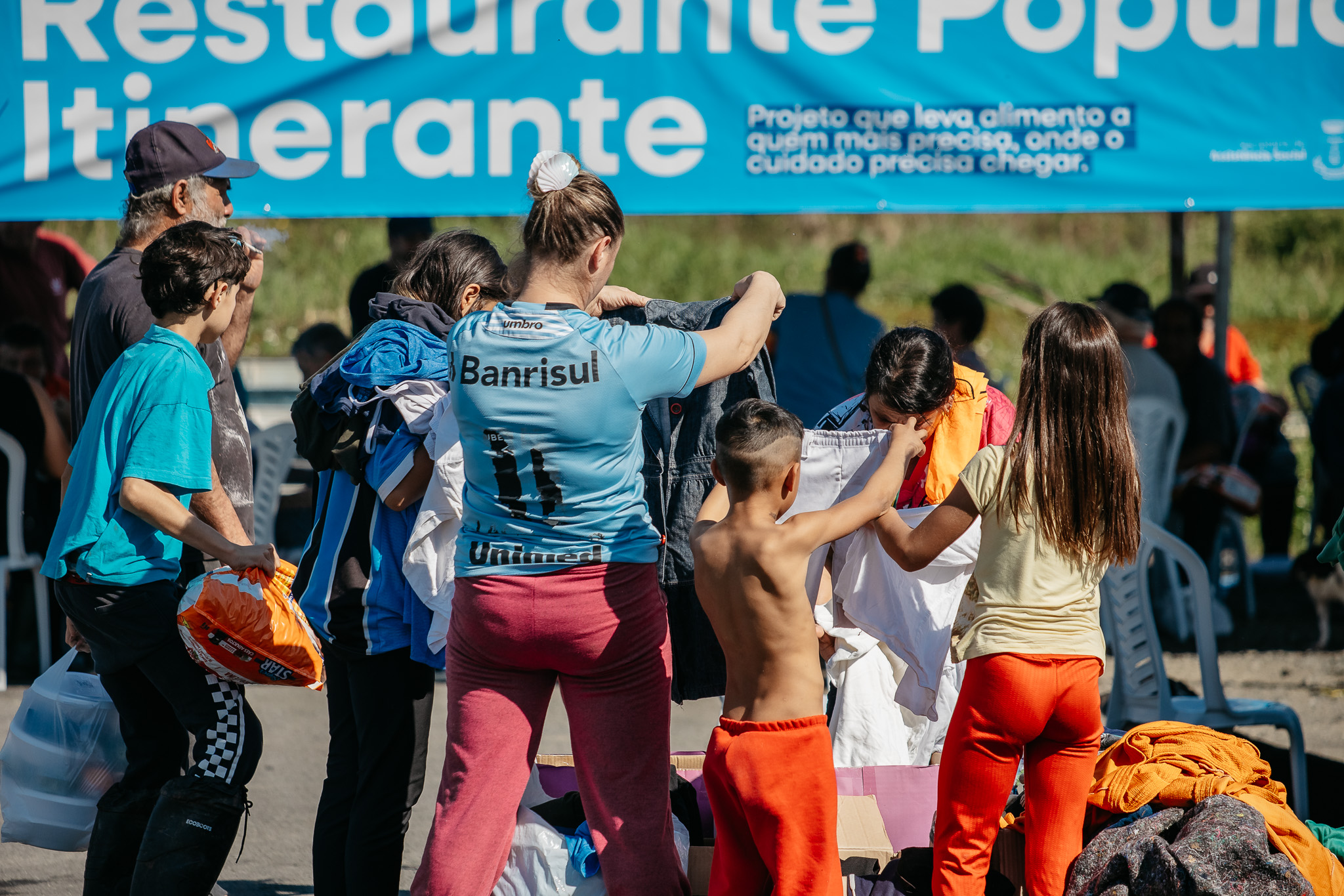 Assistência Social leva alimentação, serviços e acolhimento às famílias da Praia do Paquetá