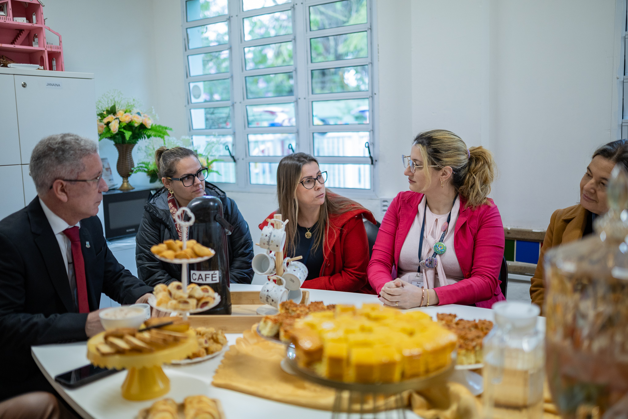 Café com Prefeito aproxima gestão municipal das escolas de Educação Infantil de Canoas
