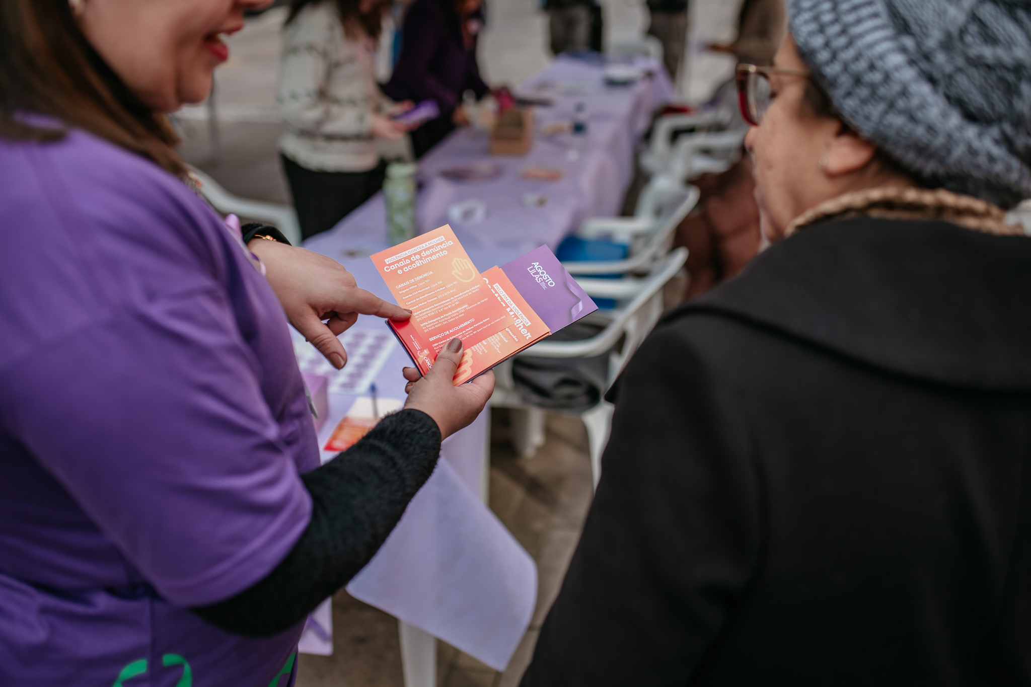Ação do Agosto Lilás leva serviços da rede de proteção às mulheres para o Calçadão de Canoas